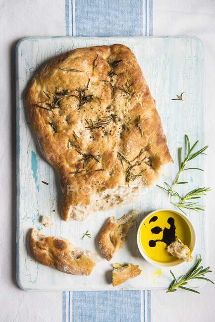 Розмарин хліб з оливковою олією — стокове фото