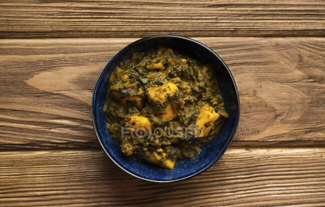 Indian Palak paneer on wooden rustic background — Stock Photo