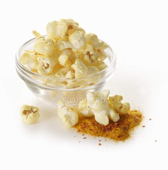 Popcorn with chilli and turmeric — Stock Photo