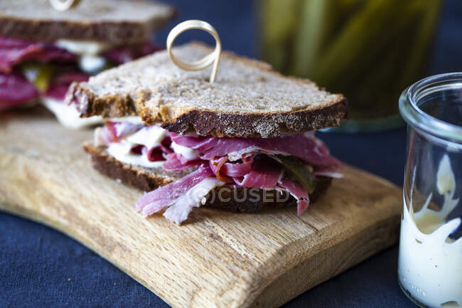 Pastrami sandwich close-up view — Stock Photo