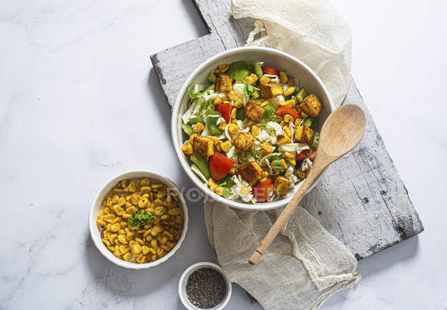 Sweet corn, paneer and vegetable salad — Stock Photo