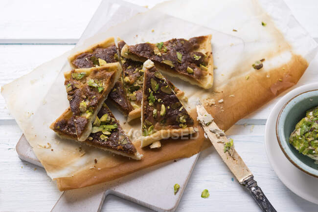 Shortcrust slices with vegan pistachio halva — Stock Photo
