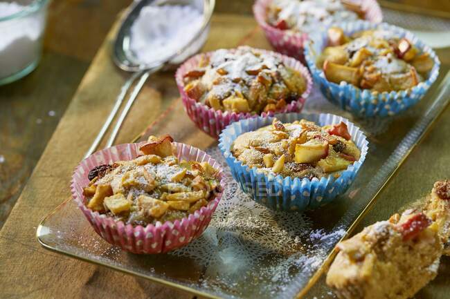 Apple muffins with raisins in colorful paper cuffs — Stock Photo