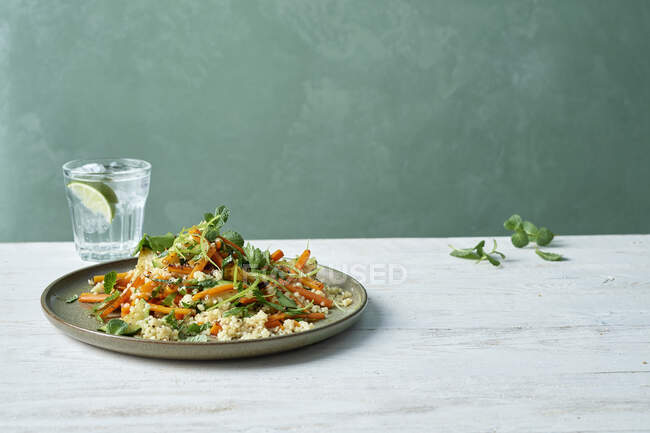 Bulgur e insalata di verdure — Foto stock