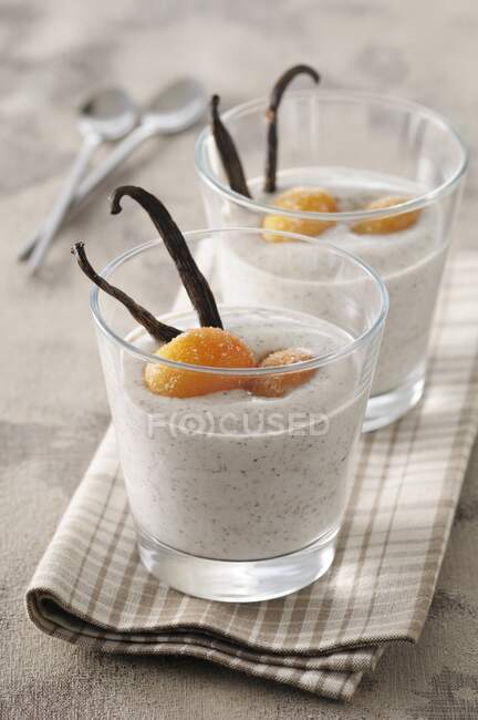 Crema alla vaniglia vegana con kumquat — Foto stock