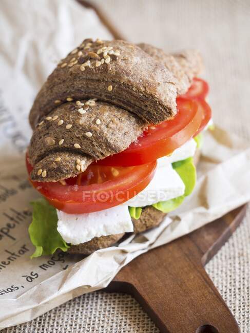 Vegetarian cheese and vegetable sandwich on wholegrain croissant — Stock Photo