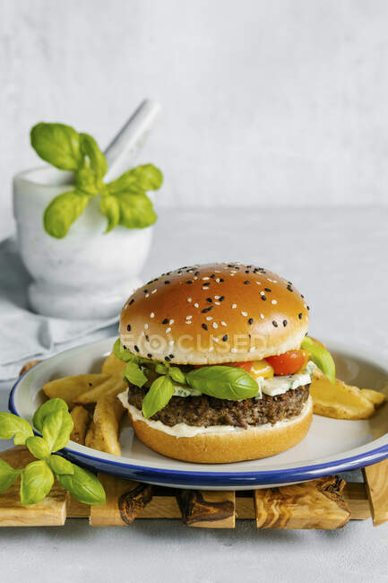 Blue cheese and basil beef burger with mustard barbecue sauce — Stock Photo