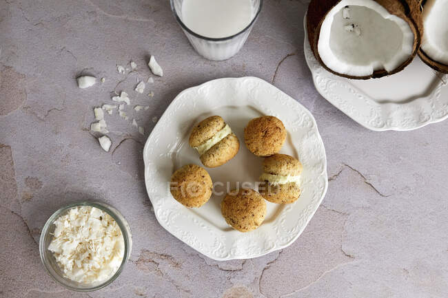 Biscotti sani a basso contenuto di carboidrati a base di farina di cocco e mandorle — Foto stock
