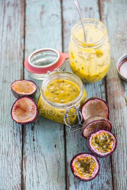 Passion fruit spread in glass jars — Stock Photo