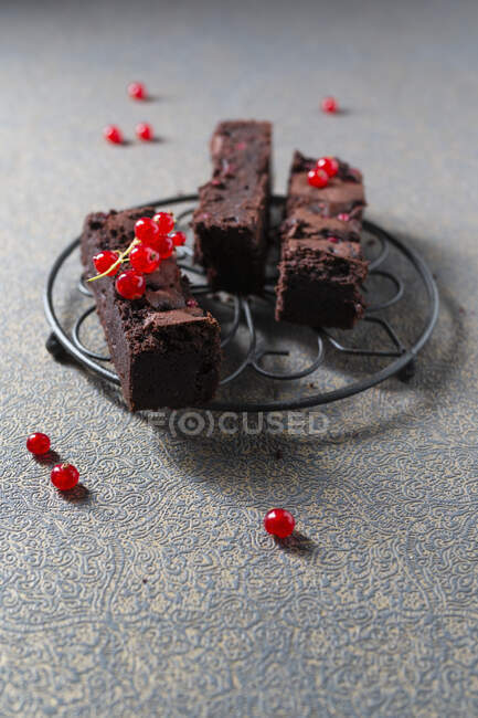 Brownies with currants close-up view — Stock Photo