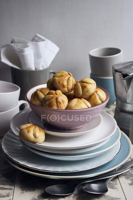 Bethmnnchen (marzipan biscuits, Germany) with almonds — Stock Photo