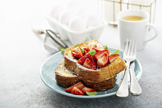 Delicious toasts with fresh berries and strawberries on white plate — Stock Photo