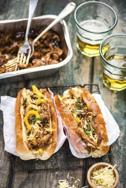 A pulled pork sandwich — Stock Photo