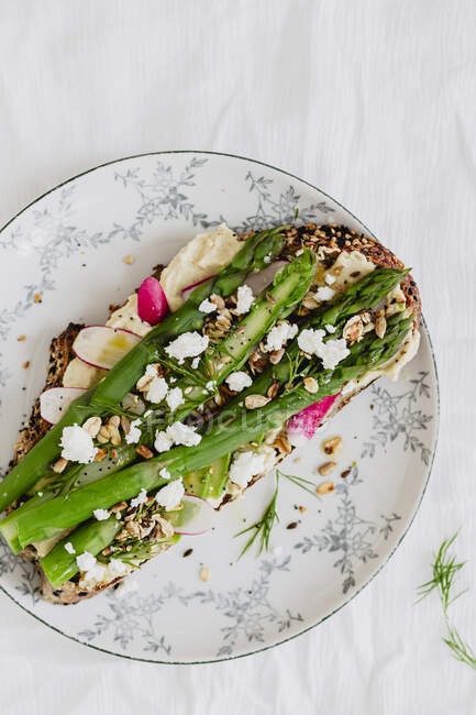Asparagus hummus sandwich close-up view — Stock Photo