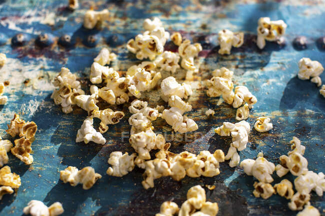 Popcorn on a blue surface — Stock Photo