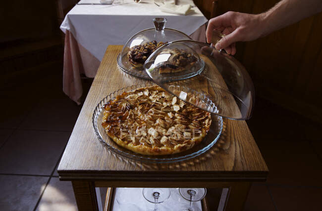 Servant tarte à la figue, gros plan — Photo de stock