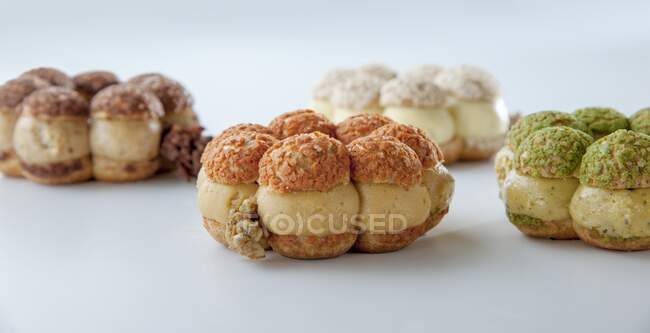Different kinds of Paris-Brest (choux pastry wth a praline-flavoured cream) — Stock Photo
