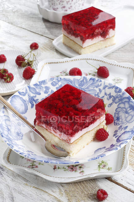 Light cake with raspberries and jelly — Stock Photo