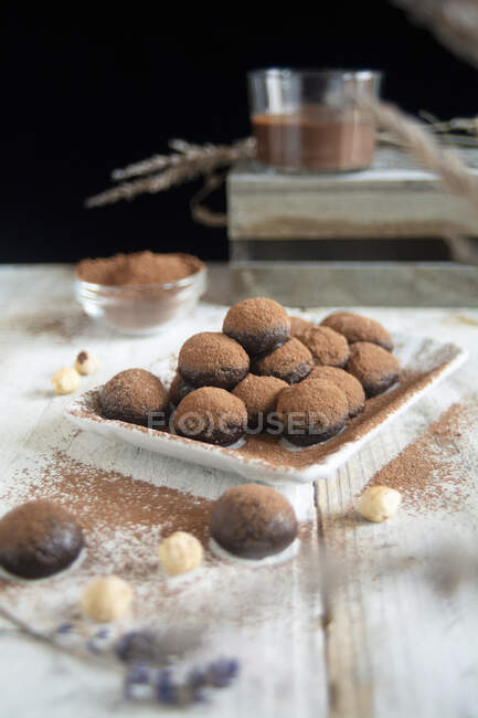 Chocolate praline made with hazelnut and cocoa — Stock Photo