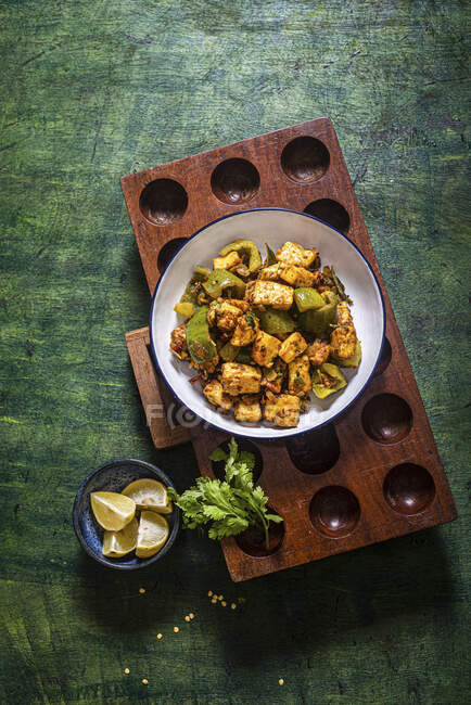 Paneer and capsicum stir fry (India) — Stock Photo