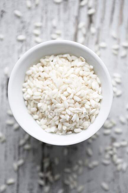 Round-grain rice in a bowl (seen from above) — Stock Photo