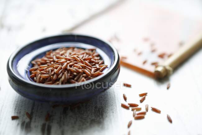 Una ciotola di riso rosso — Foto stock