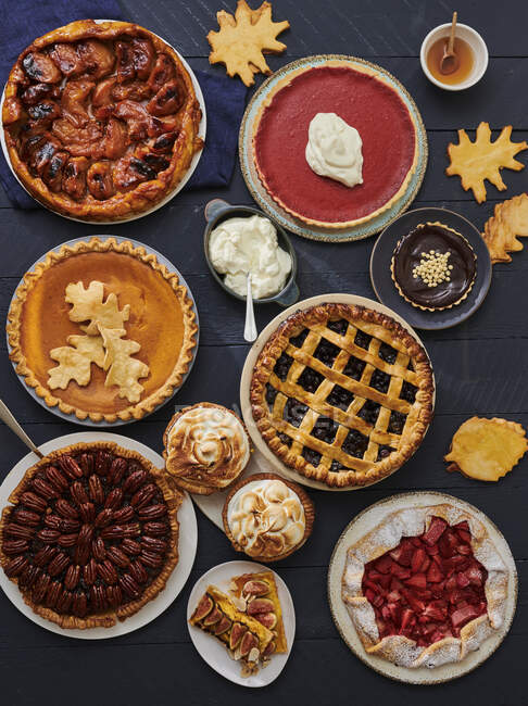 Various autumnal sweet pies and tarts — Stock Photo