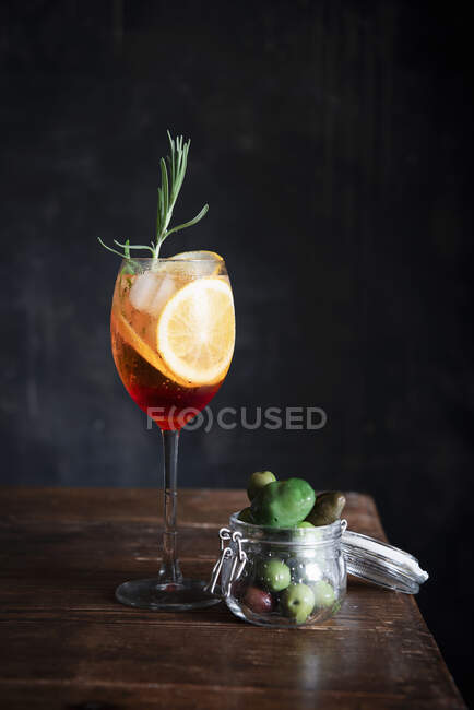 Aperol Spritz with olives — Stock Photo
