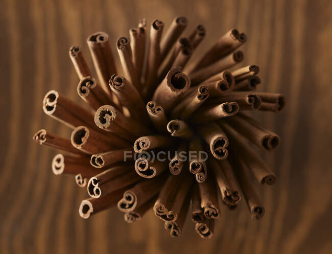 Paquet de bâtonnets de cannelle — Photo de stock