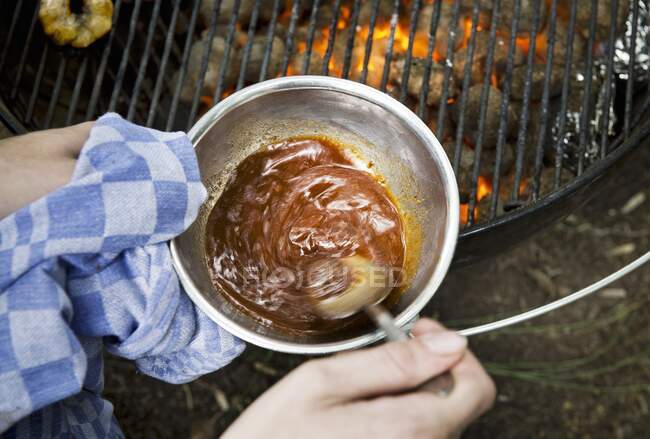 Babi Pangang salsa riscaldata su una griglia — Foto stock