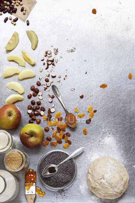 Ingredientes para bolo de maçã de semente de papoula — Fotografia de Stock