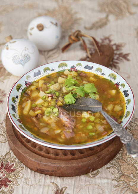 Soup with green split peas — Stock Photo