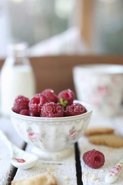Raspberries in a bowl — Stock Photo