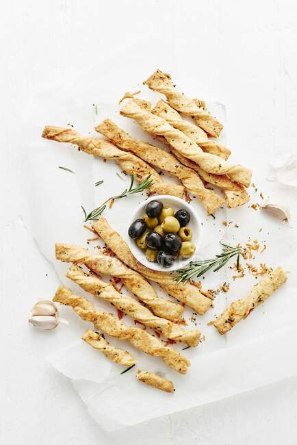 Shortcrust pastry breadsticks with rosemary and Parmiggiano-Reggiano — Stock Photo