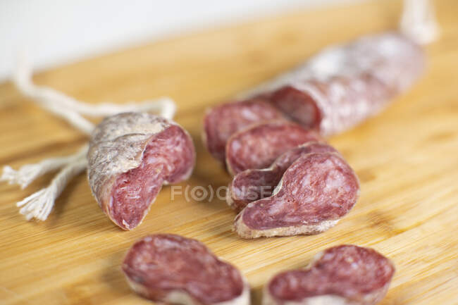 Fuet - tradizionale taglio di maiale in Catalogna (Spagna)) — Foto stock