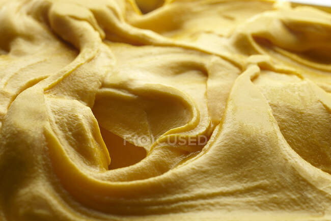 Creamy mango ice cream (full-frame) — Stock Photo