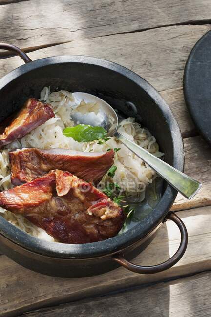 Pork ribs with sauerkraut — Stock Photo