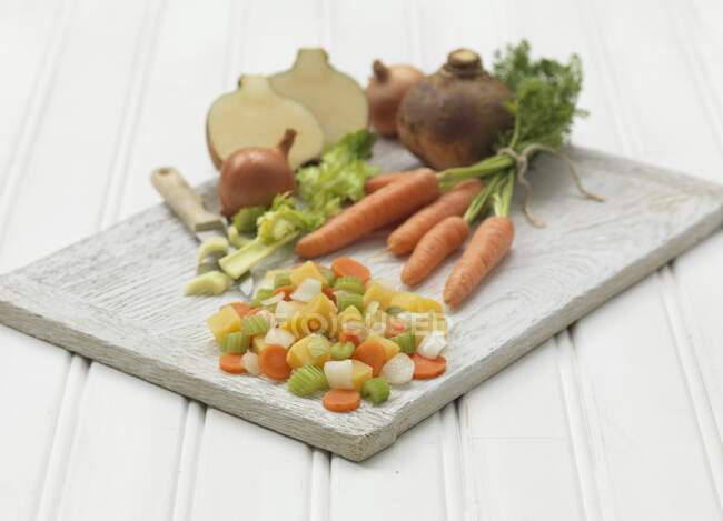 Vários legumes, alguns picados — Fotografia de Stock