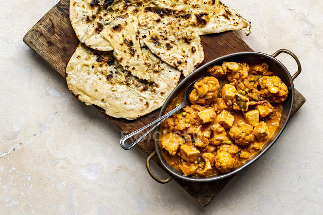 Matar Paneer with Cauliflower and Butter Naan — Stock Photo