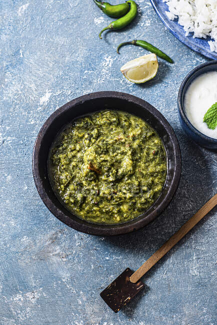 South Indian style spinach and lentil curry — Stock Photo