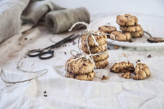 Peanut butter cookies with cocoa nibs — Stock Photo