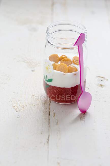 A strawberry chia seed dessert with yoghurt and physalis in a glass jar — Stock Photo