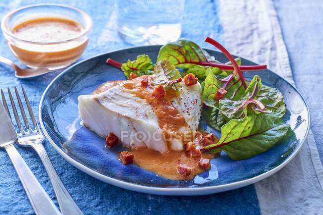 Cod with pepper sauce and salad — Stock Photo