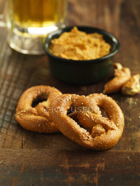 Salty pretzels and dip — Stock Photo