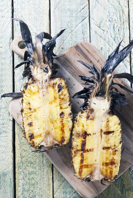 Grilled pineapple sliced in half — Stock Photo
