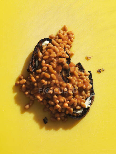Baked beans on toast — Stock Photo
