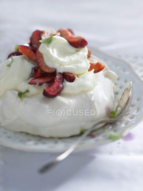 Pavlova with cherries and cream — Stock Photo