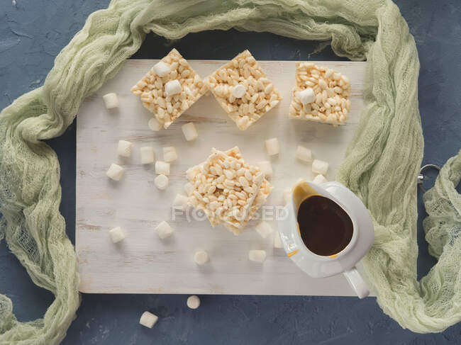 Puffed rice and marshmallow bars with caramel sauce. Top view — Stock Photo