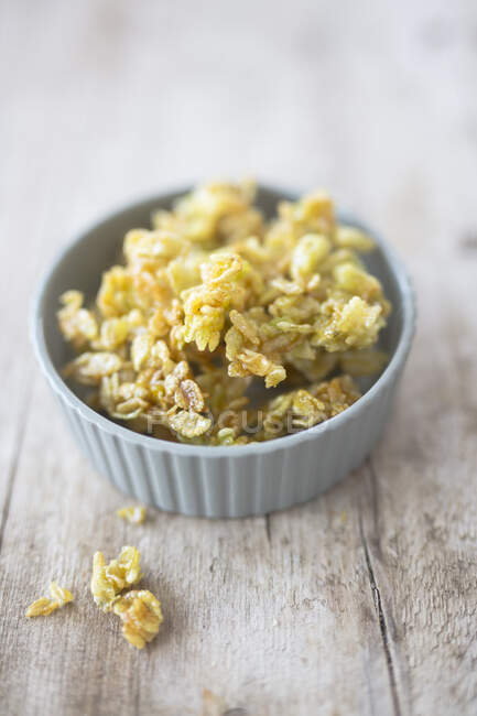 Green rice brittle in a bowl — Stock Photo