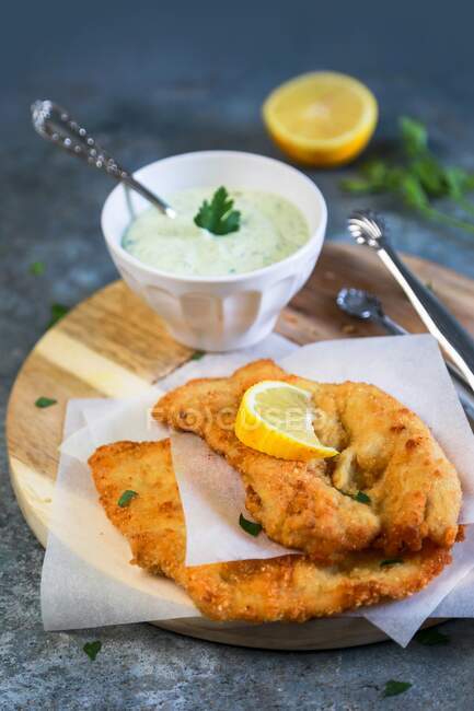 Lemon chicken cutlet with mayonnaise with yoghurt parsley and capers — Stock Photo